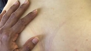 ELLA BAJA SUS JEANS PARA QUE LE FOLLEN SU RICO CULOTE AL AIRE LIBRE!!